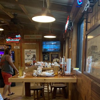 Hooters - American Near Me - Gulfport, Mississippi