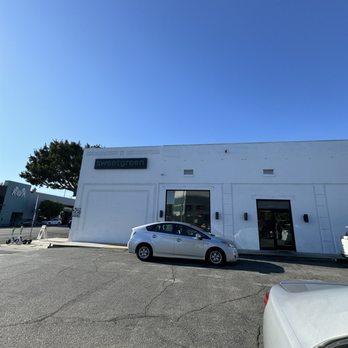sweetgreen - Healthy Salads, Wraps, and Bowls - Parking - Salad Near Me - Los Angeles, California