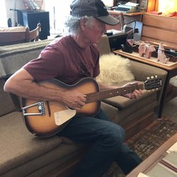 Little Horse Vintage - Trying out the cool guitar that was for sale.