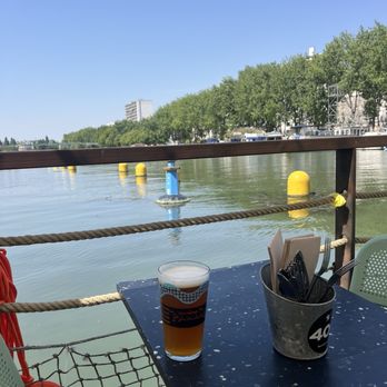 Paname Brewing Company - Outdoor seating area - Breweries Near Me - Paris, 75 Paname Brewing Company - Outdoor seating area - Breweries Near Me - Paris, 75