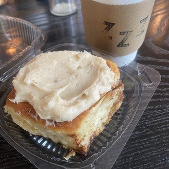 Sleeping Bird Coffee - Cinnamon roll and Chai tea with oat milk - Breakfast & Brunch Near Me - Wilmington, Delaware