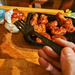 Wendy's - Saucy Nuggs Honey BBQ
