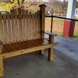 Fish & Loaves Bed and Breakfast - Bench seating at the portico entrance.