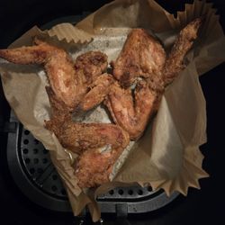 Moon’s wing & seafood - Wings From The Airfryer