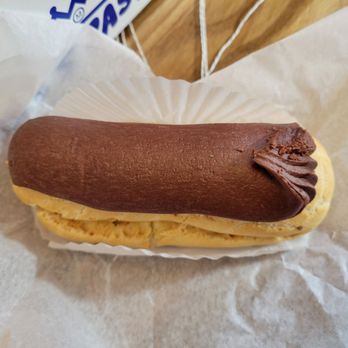 Mike's Pastry - Eclair - Bakeries Near Me - Boston, Massachusetts Mike's Pastry - Eclair - Bakeries Near Me - Boston, Massachusetts