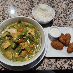 Bangkok Spice - Green curry and jalapeno poppers, both were delicious!