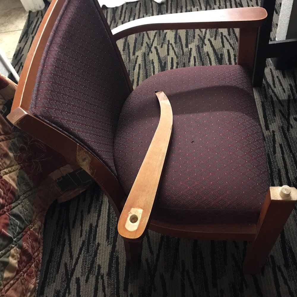 Americas Best Value - Armchair in the room. - Hotels Near Me - Hermitage, Tennessee Americas Best Value - Armchair in the room. - Hotels Near Me - Hermitage, Tennessee