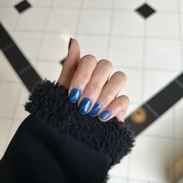 Blue cat eye gel manicure