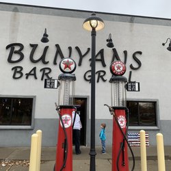 Bunyan's - Outside