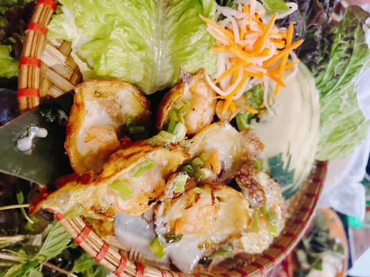 Hên Vietnamese Restaurant by null