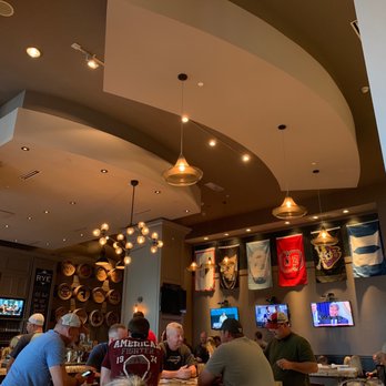 Raleigh Marriott City Center - Bar is happening at 5 on a Thursday - Hotels Near Me - Raleigh, North Carolina