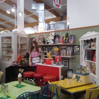 Apple Annie Antique Gallery - diner - Antiques Near Me - Cashmere, Washington Apple Annie Antique Gallery - diner - Antiques Near Me - Cashmere, Washington