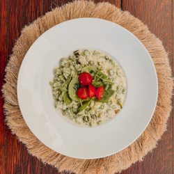 Restaurant Salzberg - Spinatspätzle mit Lauch Rahm Sauce, Babyspinat und Tomaten.