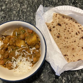 IndianStyle - Aloo Chole vegan Plain Roti (2pc) - Indian Near Me - Billerica, Massachusetts