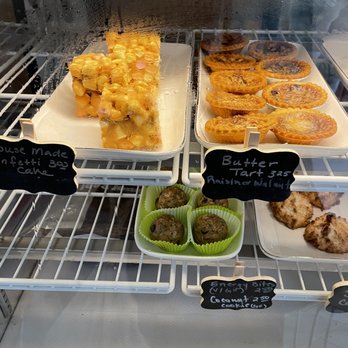 inBtwn Cafe - a variety of pastries on display - Coffee & Tea Near Me - Vancouver, British Columbia inBtwn Cafe - a variety of pastries on display - Coffee & Tea Near Me - Vancouver, British Columbia