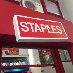 Staples - Staples de Corrientes y Pueyrredón