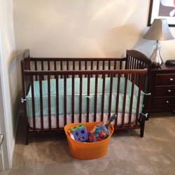 Georgia Baby Rentals - Full size crib and toys