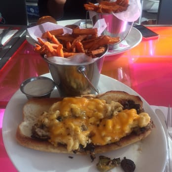 Big Pink - Steak & Mac n cheese sandwich & a bucket of sweet potato fries - Pizza Near Me - Miami Beach, Florida