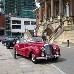 Isaacs On the Quay - Vintage Bentleys outside the Custom House