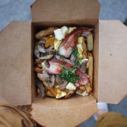 Poutinebros - Mini Sized Grizli (bacon, mushrooms, brown sauce)  Regular size is €8,50, mini size is -€2 (so €6,50)