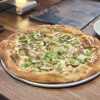 Yard House - Truffled Mushroom Pizza - New American Near Me - Rancho Mirage, California