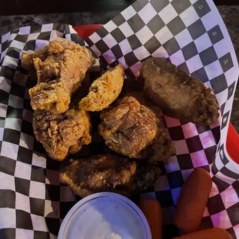 Burnett's Pub - Butter wings - Vietnamese Near Me - Renton, Washington