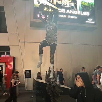 Crypto Arena - Statues - Stadiums & Arenas Near Me - Los Angeles, California Crypto Arena - Statues - Stadiums & Arenas Near Me - Los Angeles, California
