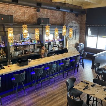 Refinery 51 - Views of the bar - Cocktail Bars Near Me - Poughkeepsie, New York