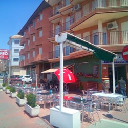 Recreo - Fachada y terraza.