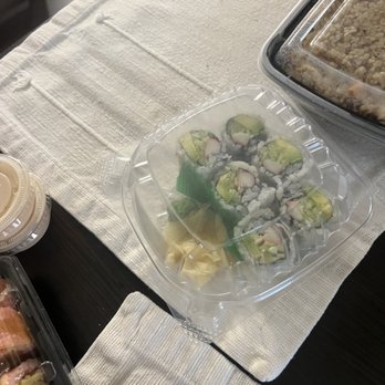 Ms Tea's Bento & Sushi - California roll - Sushi Bars Near Me - Union Park, Florida