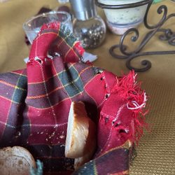Susanna's - Home made bread and sauce