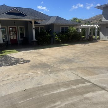 Ha'aheo Pressure Washing - This is the one of the many photos I took of a house I did recently, this is before I jumped on the job. - Pressure Washers Near Me - Lahaina, Hawaii Ha'aheo Pressure Washing - This is the one of the many photos I took of a house I did recently, this is before I jumped on the job. - Pressure Washers Near Me - Lahaina, Hawaii