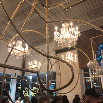 Torchy's Tacos - Dining area with Chandeliers - Tacos Near Me - Houston, Texas Torchy's Tacos - Dining area with Chandeliers - Tacos Near Me - Houston, Texas