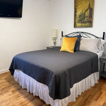 Maria’s General Cleaning - Guest bedroom clean up - Home Cleaning Near Me Maria’s General Cleaning - Guest bedroom clean up - Home Cleaning Near Me