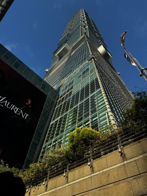 Taipei 101 by null