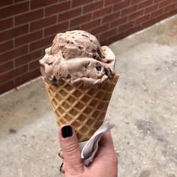 Small waffle cone with Double Chocolate Chunk Small waffle cone with Double Chocolate Chunk