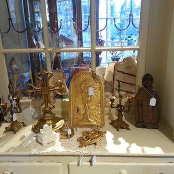 Stone House Antiques Center - Display of objects in a window niche - Antiques Near Me - Doylestown, Pennsylvania