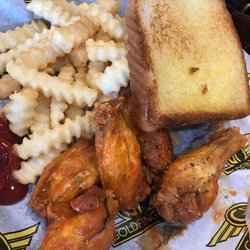 Goldfingers - Hot wings with Fries and Texas toasts