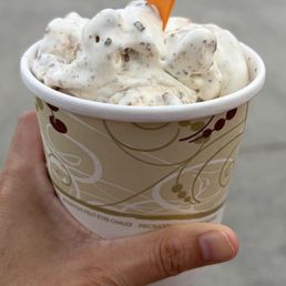 Peanut butter cup "flotzie" (their version of blizzard)