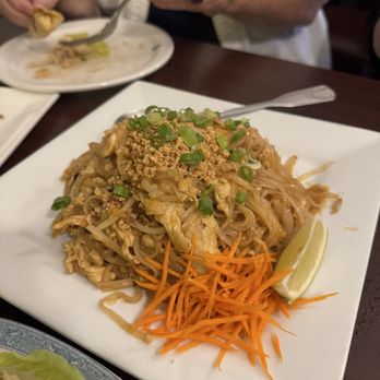 Thai VP Bellevue - Phad Thai with chicken - Thai Near Me - Bellevue, Washington Thai VP Bellevue - Phad Thai with chicken - Thai Near Me - Bellevue, Washington