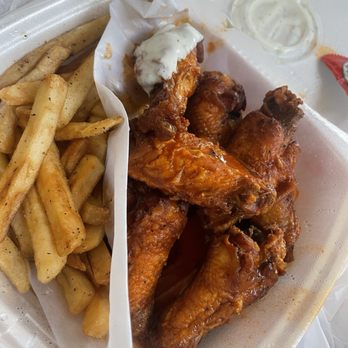 Rackshack BBQ & Wings - 7 Pieces Basket hot with ranch - Chicken Wings Near Me - Houston, Texas Rackshack BBQ & Wings - 7 Pieces Basket hot with ranch - Chicken Wings Near Me - Houston, Texas