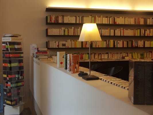 Passa Porta Bookshop by null