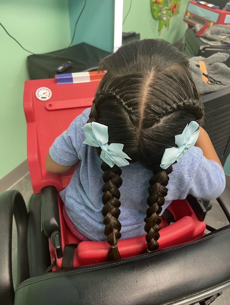 The Kids Hair Studio Logo