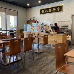Yin Ji Chang Fen - Inside seating