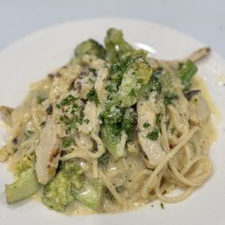 Brelundi - Chicken broccoli Alfredo