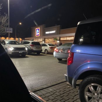 ALDI - Parking lot Aldi - Grocery Near Me - Chicago, Illinois ALDI - Parking lot Aldi - Grocery Near Me - Chicago, Illinois
