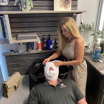 Kirkland Man - Barbers Near Me - Kirkland, Washington