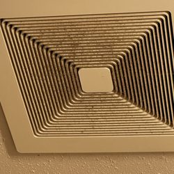 Red Rock River Resort - Dirty vent in the bathroom