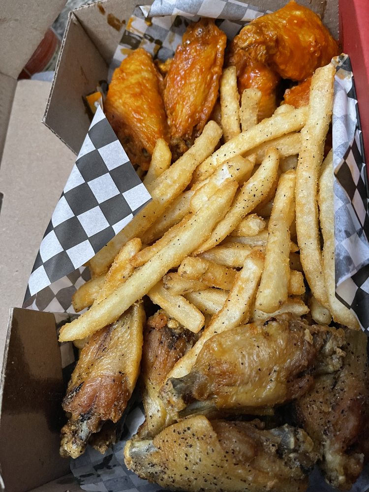 WING SNOB 10 Photos & 11 Reviews 116 Tyler Creek Plz, Elgin