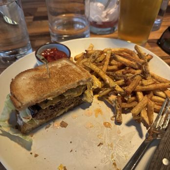 Salted Mill - Cheeseburger and Fries - delicious - New American Near Me - Walla Walla, Washington
